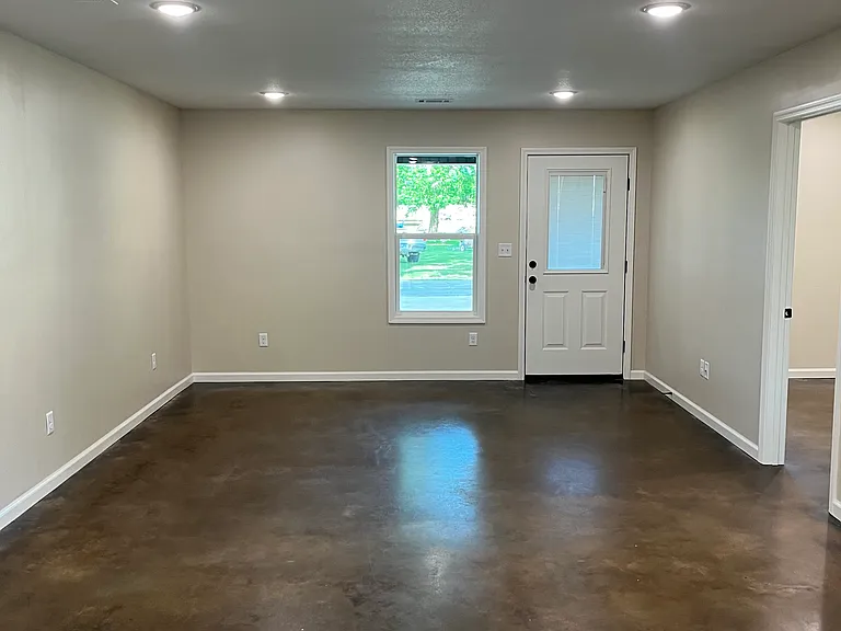 404 Locust Ave — Photo 18