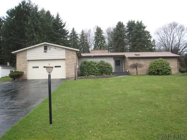 1011 Woodcrest Dr, Johnstown, PA 15905