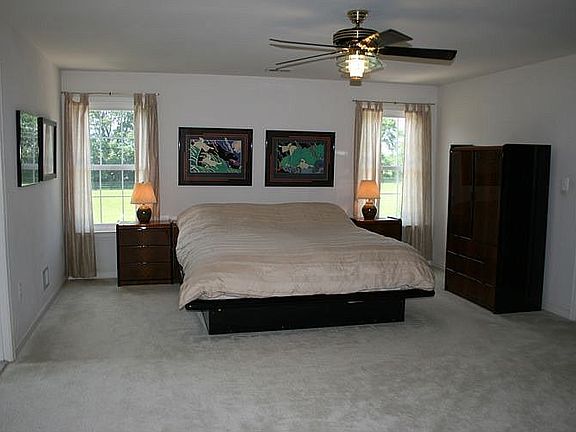 4th image of 15933 Charter House Ln