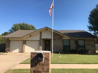 704 Pinewood Ct, Moore, OK 73160