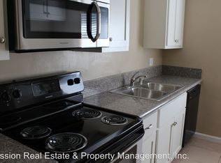 2521 Bishop Dr APT N, Bakersfield, CA 93306