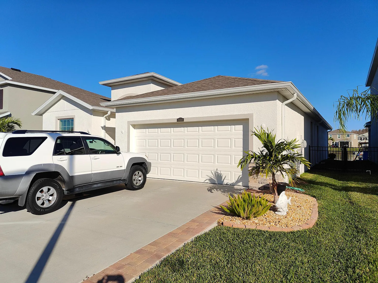 4 bed, 2037 sqft, $3,195 — Photo 2