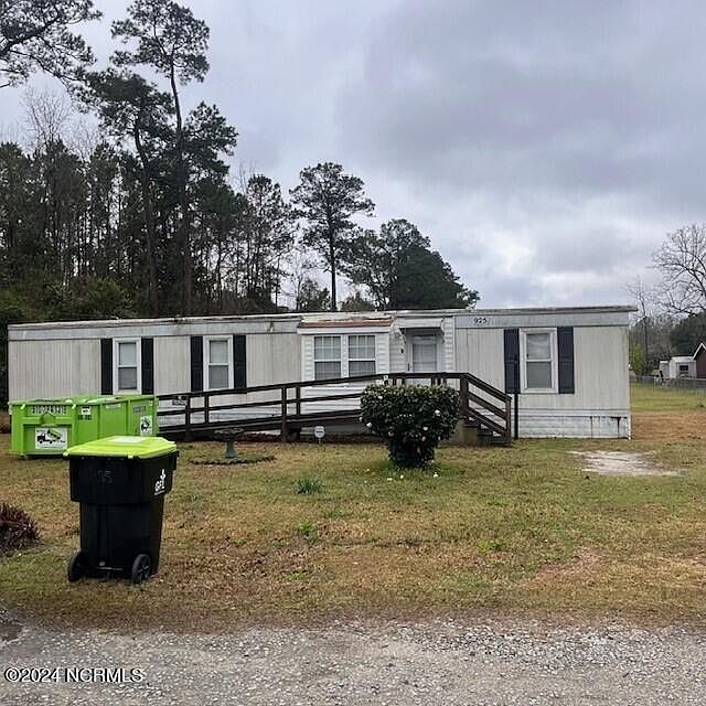 2nd image of 925 Appleton Way NE