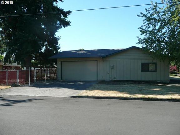 2nd image of 419 N Knoxville Way
