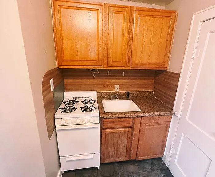 914 Eureka St #7 — Photo 2
