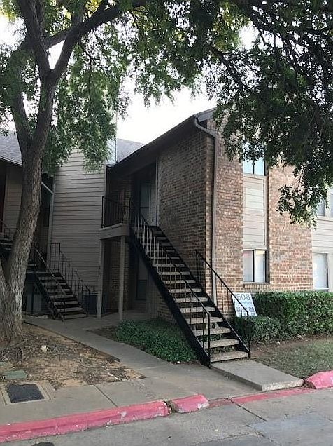 1st image of 1608 Pecan Chase Cir APT 20