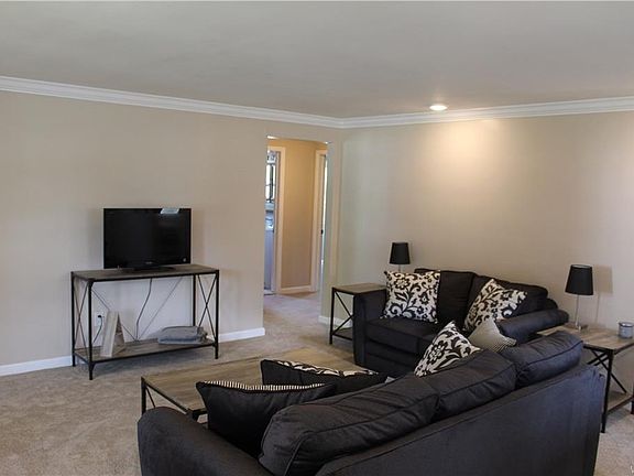 5th image of 9 Brentwood Dr