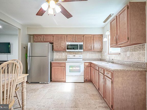 5th image of 226 Vineyard Rd