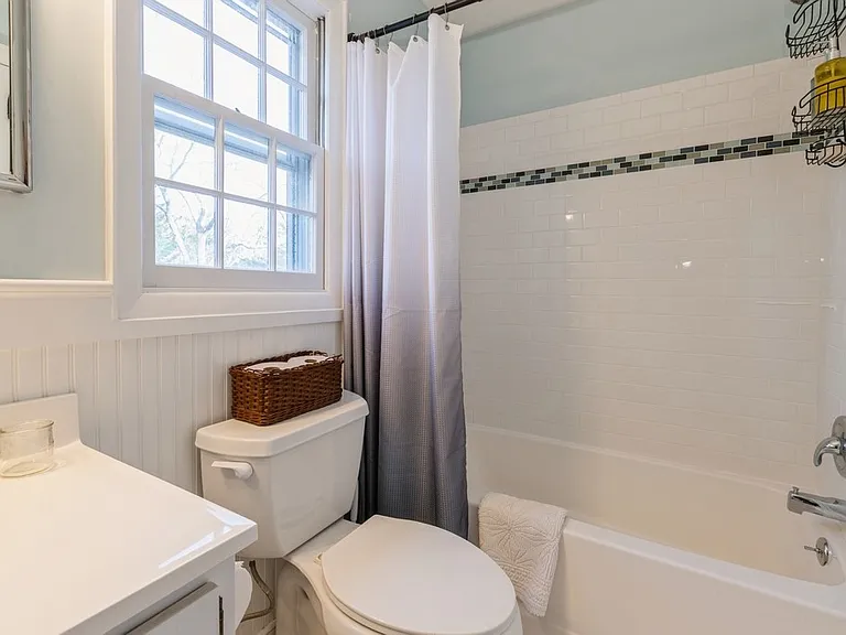 122 Pembroke Dr — Photo 21