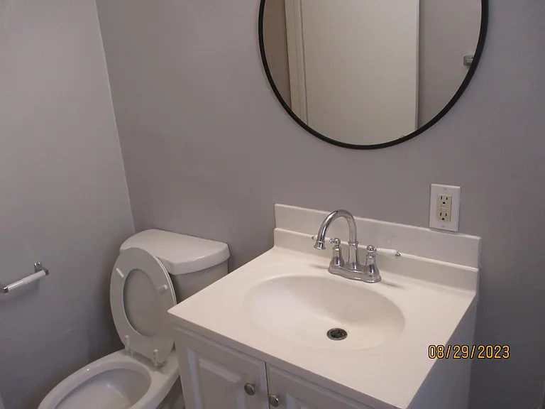 2038 E Chevy Chase Dr #B — Photo 3