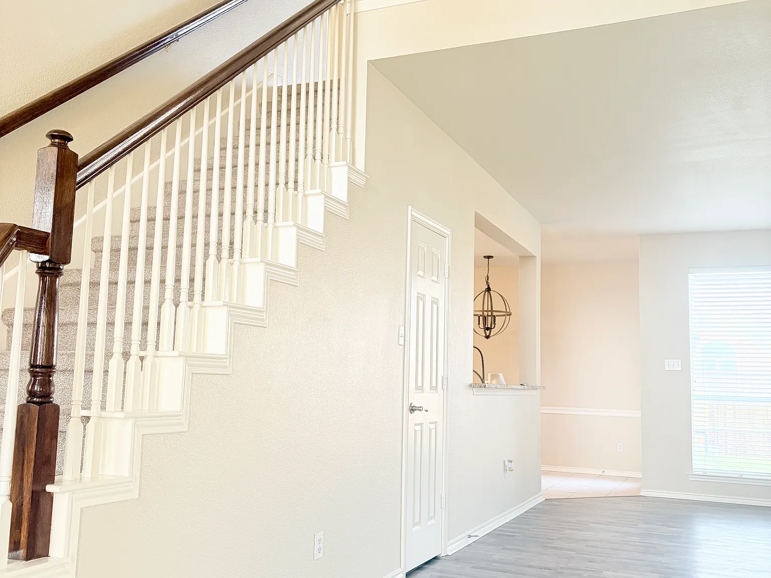 5 bed, 2.5 bath, 3049 sqft, $3,100 — Photo 2