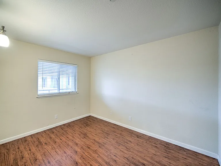 530 24th Street — Photo 12