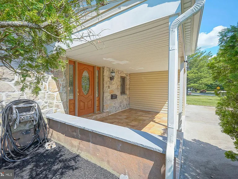 701 Crestbrook Ave — Photo 6