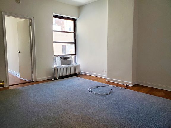3rd image of 135 E 61st St #4D