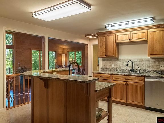 5th image of 304 Oak Knoll Blvd