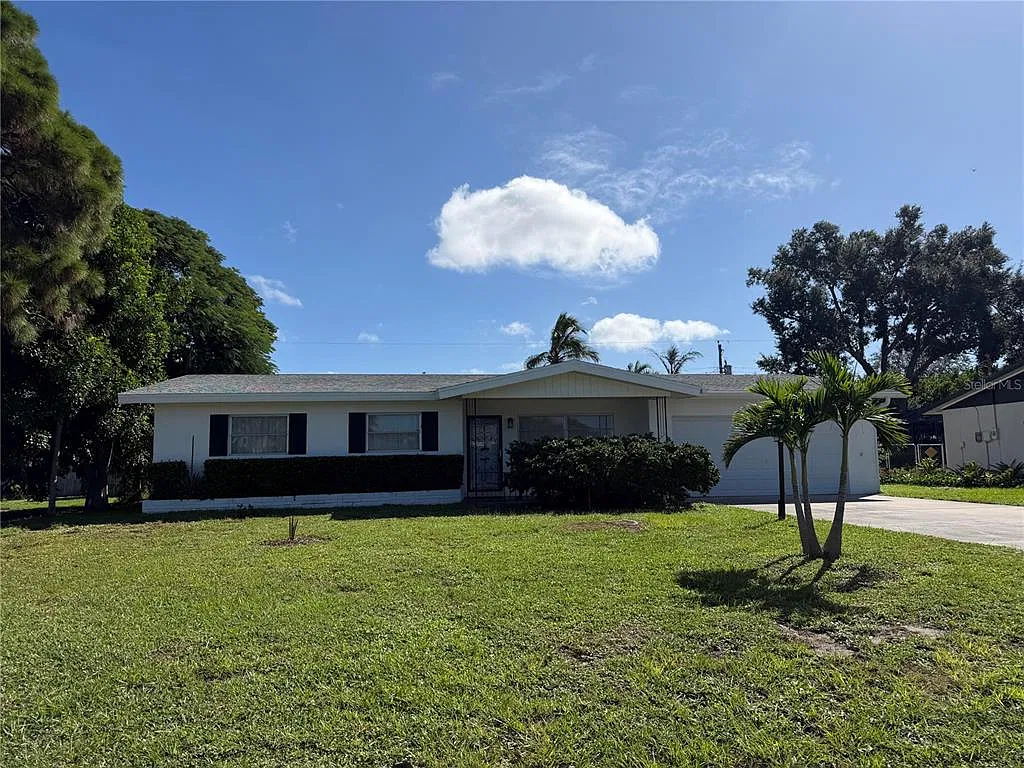 3 bed, 2.0 bath, 1436 sqft, $4,000 — Photo 2