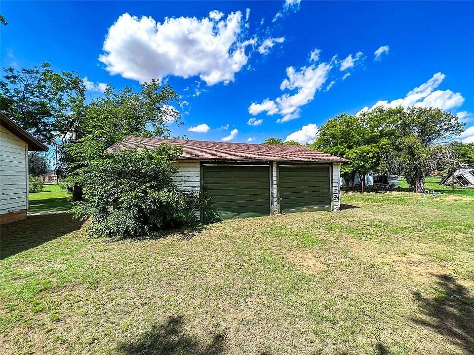 209 W Holly St, Goree, TX 76363 MLS 20332230 Zillow