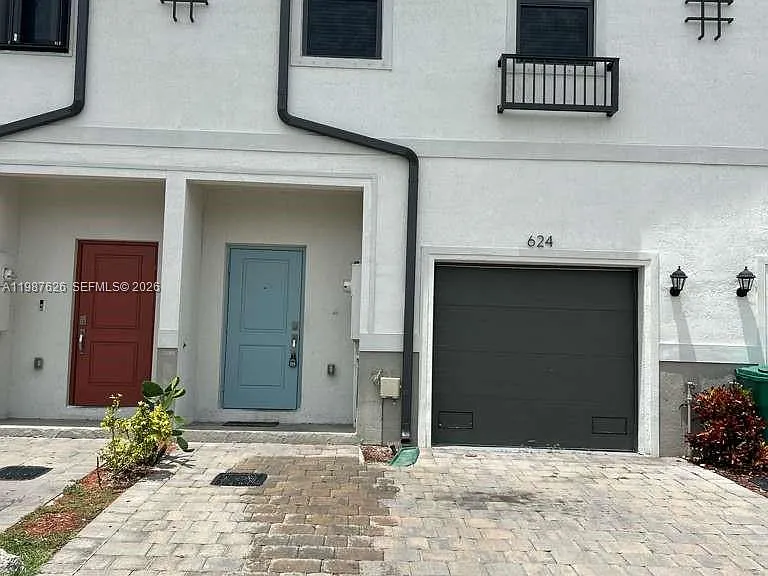 624 SW 12th St — Photo 1