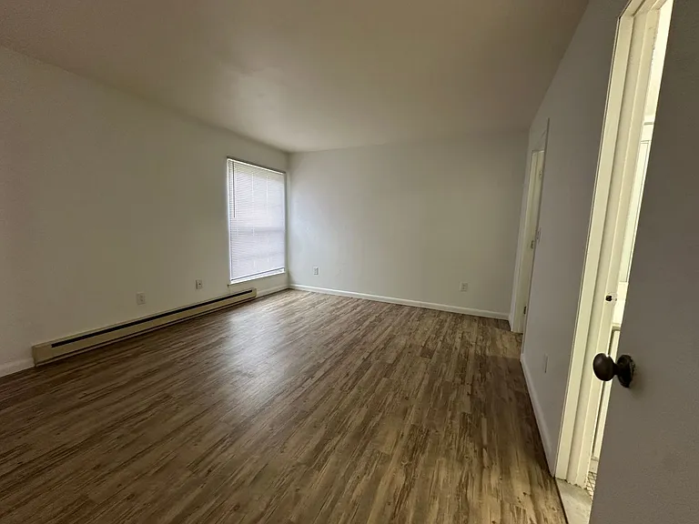 University Park Apartments near Cornell University — Photo 127
