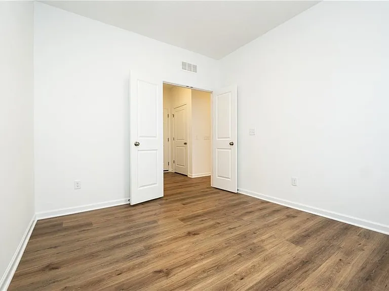 98 Brewster Dr — Photo 12