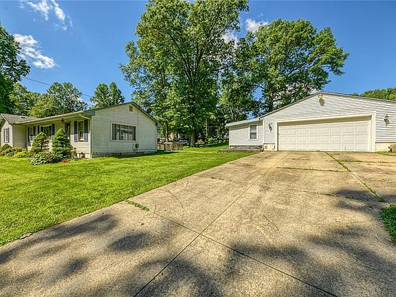 4th image of 960 Shadybrook Dr