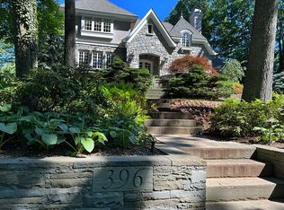 396 Crescent Dr, Franklin Lakes, NJ 07417
