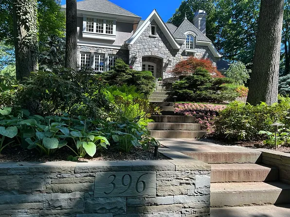 396 Crescent Dr, Franklin Lakes, NJ 07417