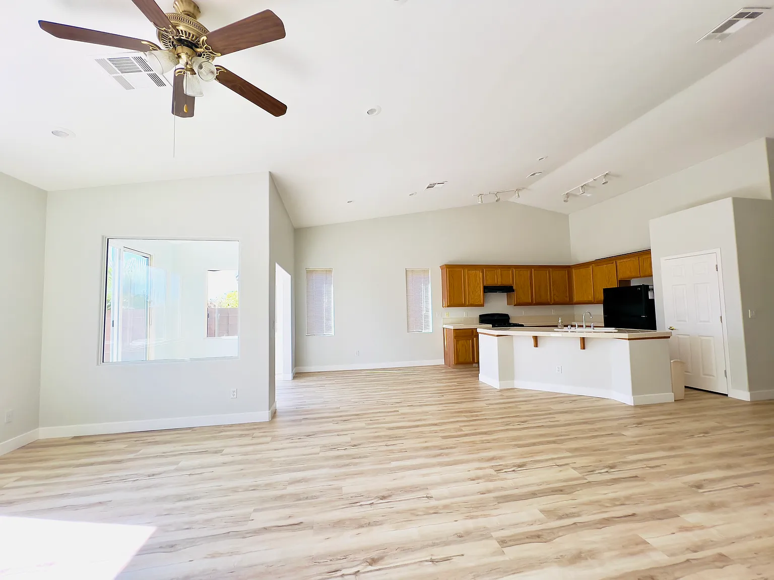 3 bed, 1689 sqft, $2,375 — Photo 3