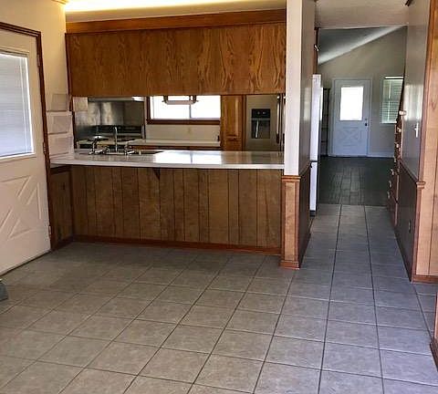 2nd image of 906 9th Ave