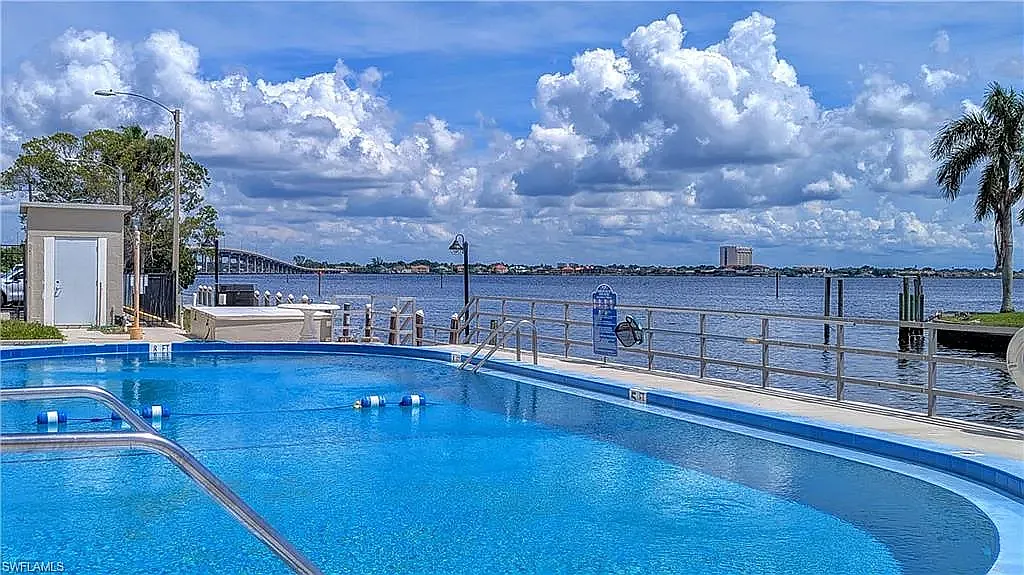 2 bed, 1076 sqft, $2,500 — Photo 2