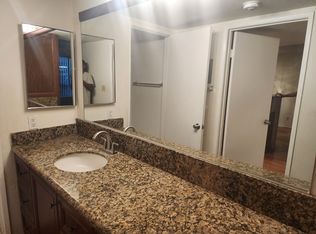22100 Burbank Blvd UNIT 120B, Woodland Hills, CA 91367