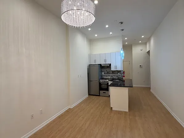 308 W 48th St #1, New York, NY 10036