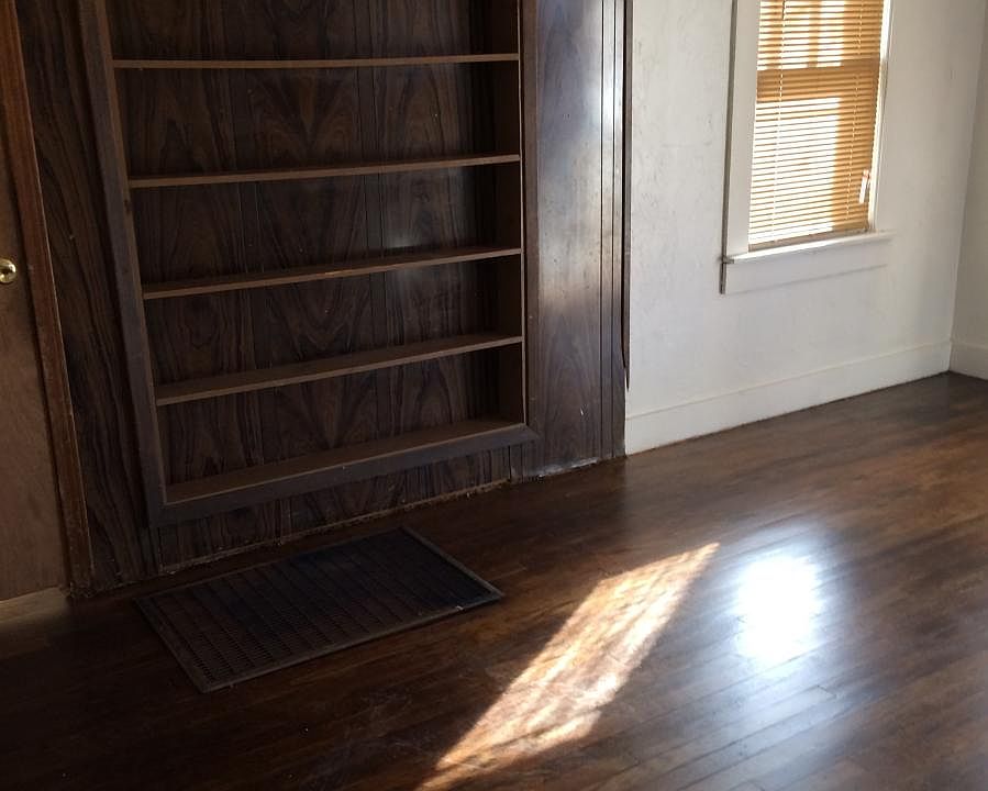 2nd image of 1009 3rd Ave