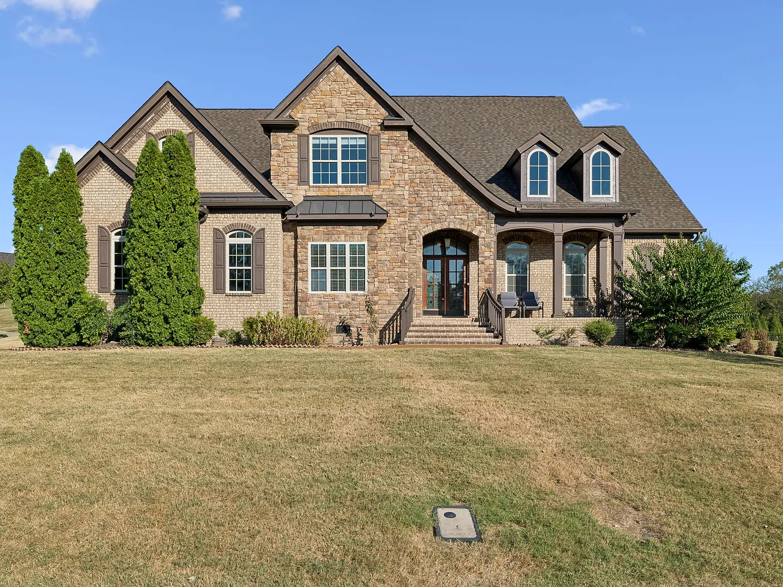 5 bed, 4.5 bath, 4800 sqft, $6,499 — Photo 1