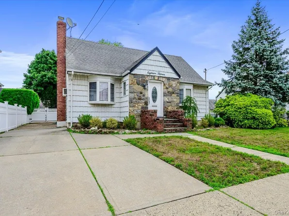 1815 Meadowbrook Road, Merrick, NY 11566
