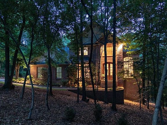 2nd image of 1401 Grist Mill Dr