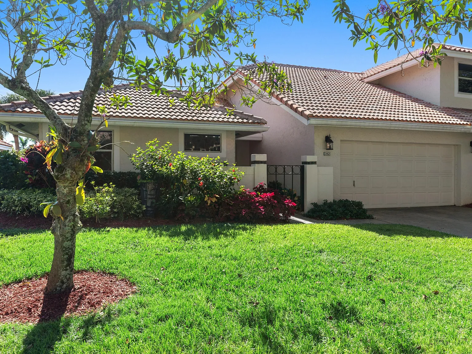 2 bed, 2.5 bath, 1483 sqft, $13,000 — Photo 1