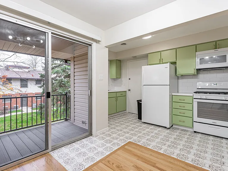 209 Washington Sq #C — Photo 6