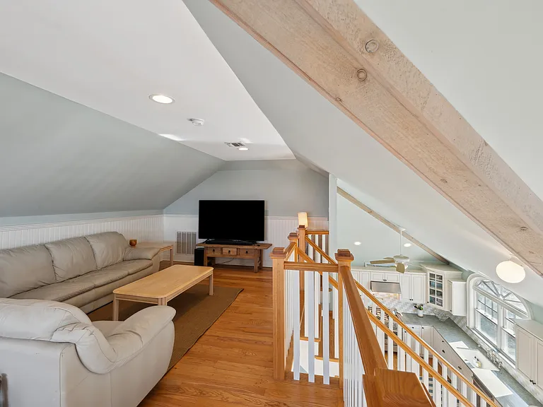 902 Dune Rd — Photo 22