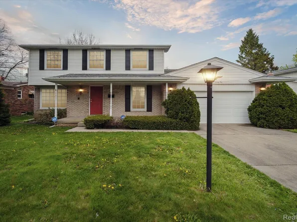 1121 Barrington Dr, Flint, MI 48503