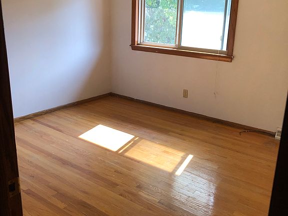 Upstairs 2nd bedroom