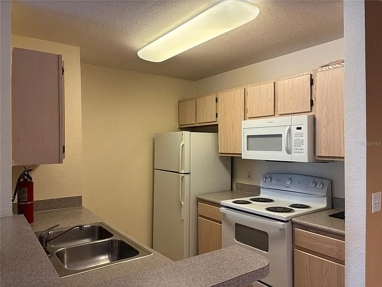 7411 Vista Way #203 — Photo 6