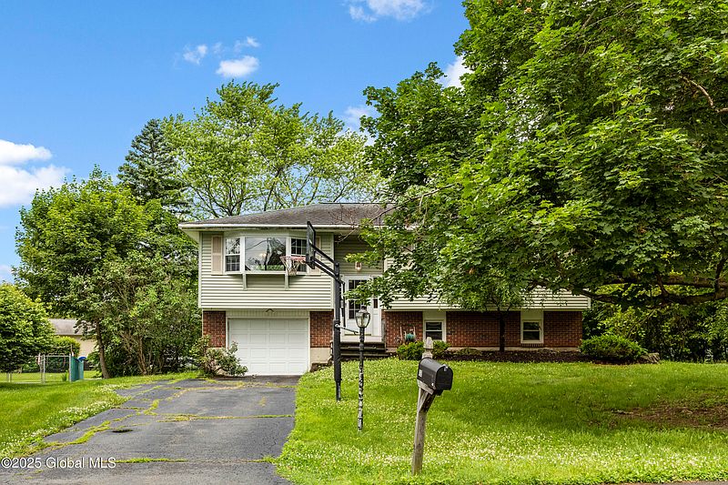 2nd image of 10 Bloomingdale Avenue
