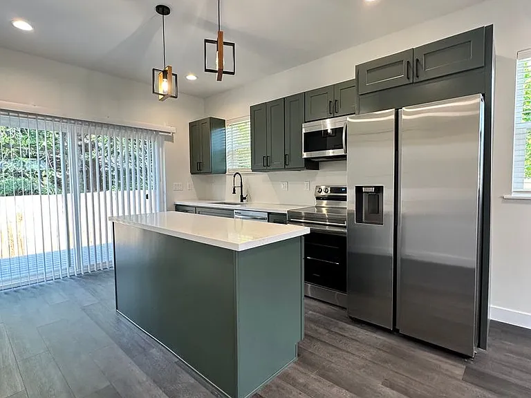 460 N James Ave — Photo 18
