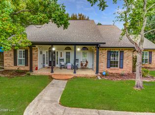 8812 Old Walnut Rd, Ocean Springs, MS 39564