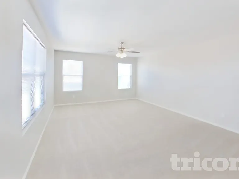638 W Racine Loop — Photo 18