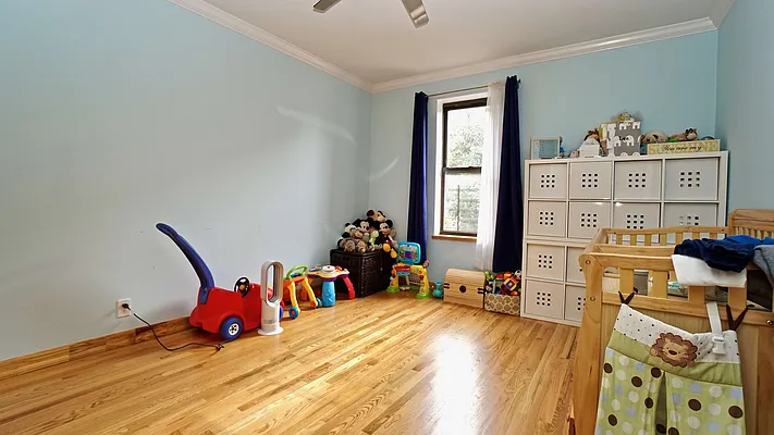 Sold by Bizzarro Agency | media 8