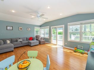 22 Wellington Rd, Livingston, NJ 07039