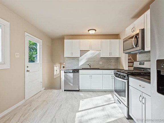 3rd image of 305 Herndon St
