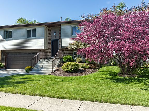 2nd image of 2 Oakwood Dr
